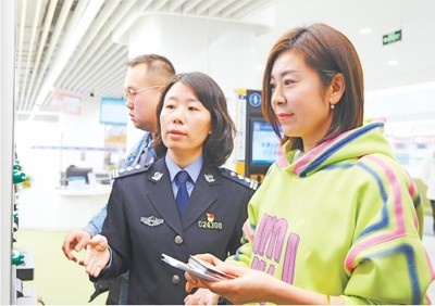 青岛签发首张赴港澳“个人旅游签注”，助推旅游业发展新机遇